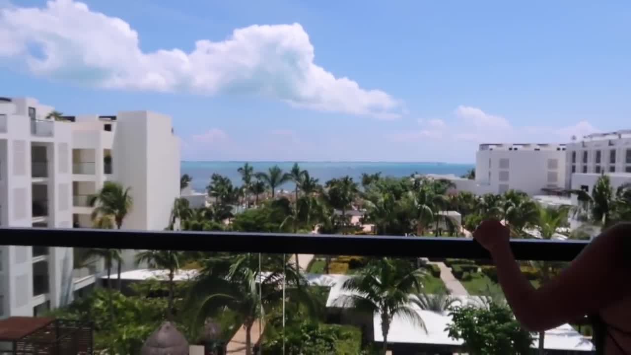 CANCUN HOTEL ROOM TOUR!!!  SWIMMING POOL & OUTDOOR SHOWER