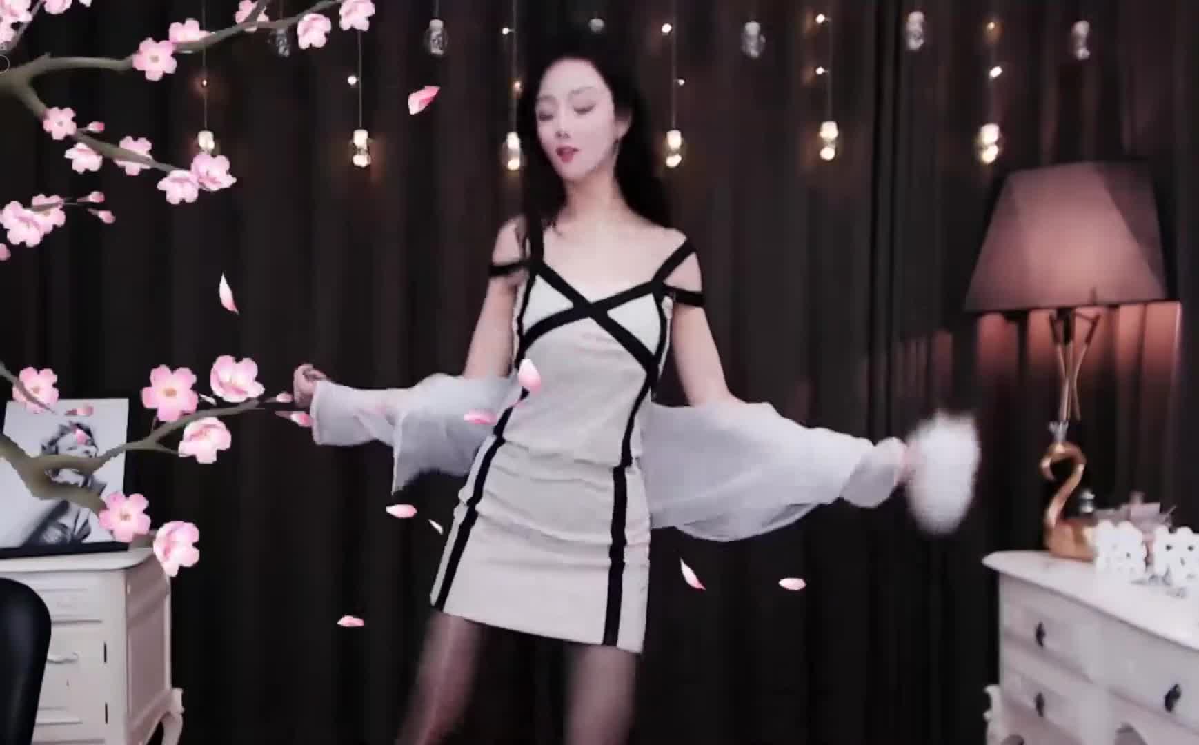 20190725  迪麗熱依  有時寂寞——陳慧琳丨Dance Video