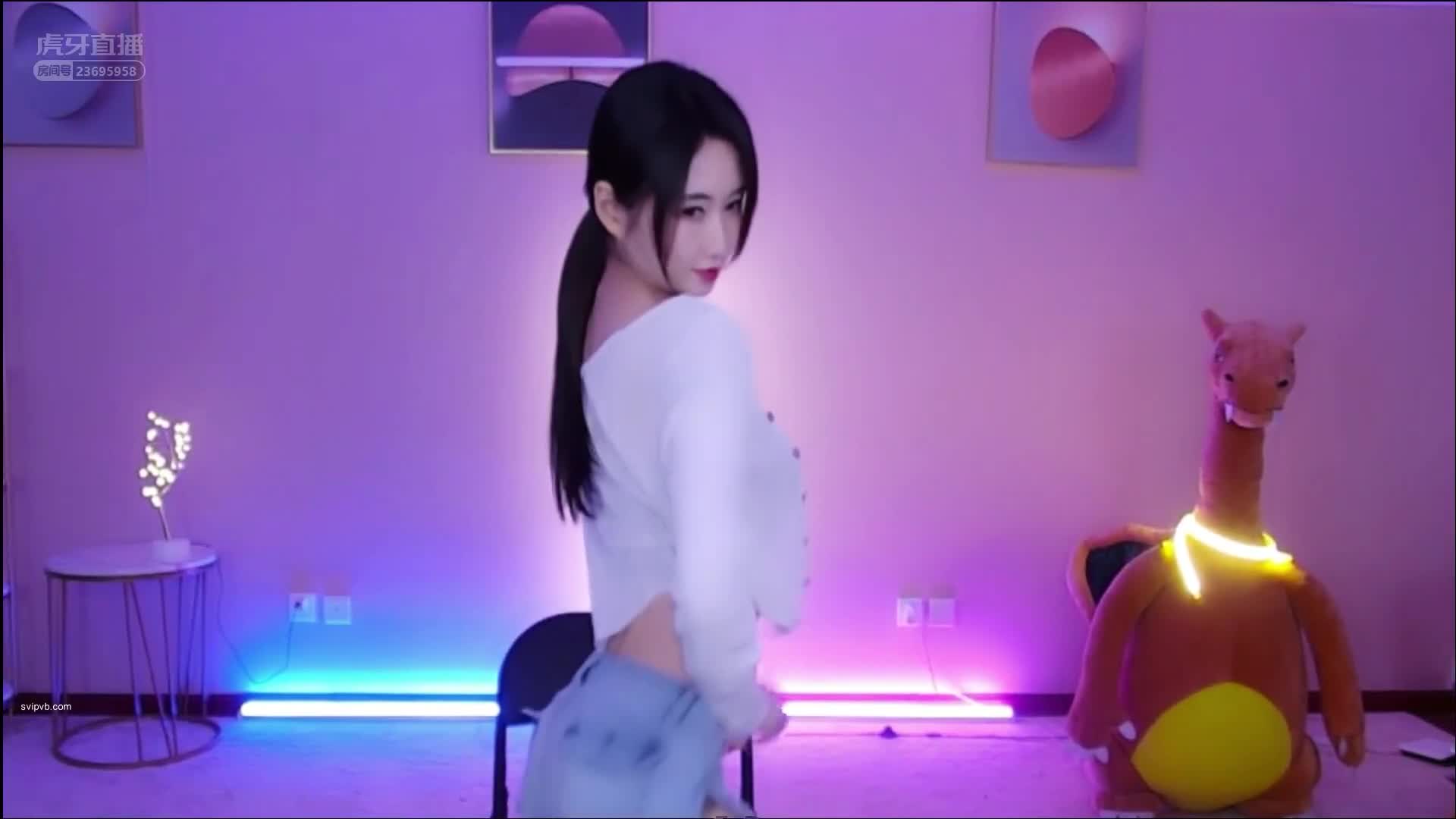 虎牙 小空空 热舞视频 ♥超短裤一字马热舞♥（Chinese girl hot dance）